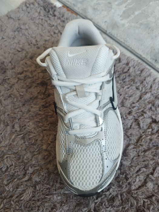 Оригинални дамски маратонки NikeNIKE