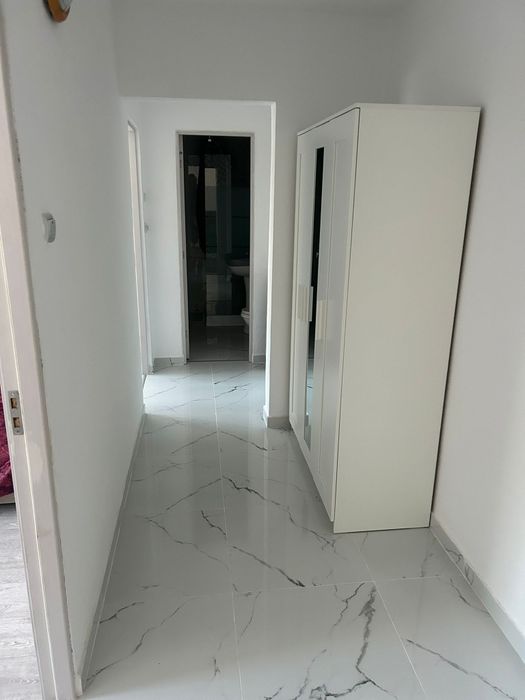 Închiriez apt 3 camere zona Podgoria etaj 1