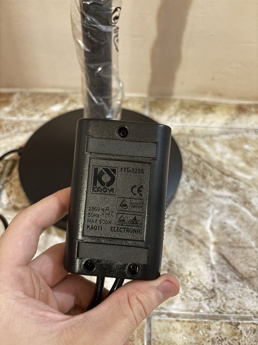 Продавам подова лампа ЧИСТО НОВА 300W