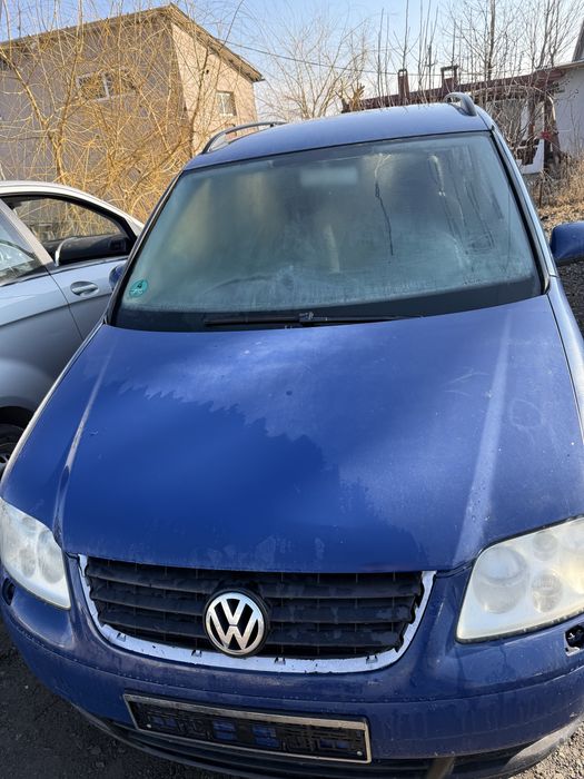 Dezmembrez vw touran din 2005