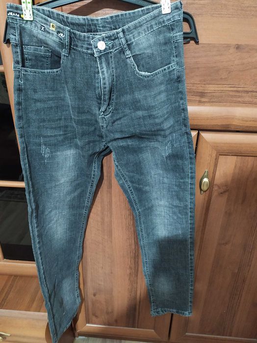 Продаются вещи для подростков