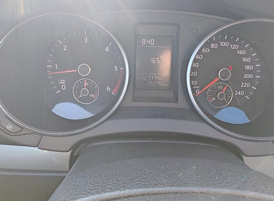 Volkswagen Golf VI 1.6 TDI 105 CP