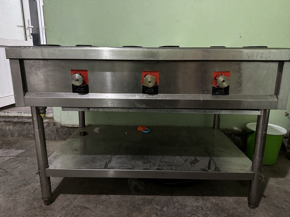 Газовая плита 6 конфорочные.