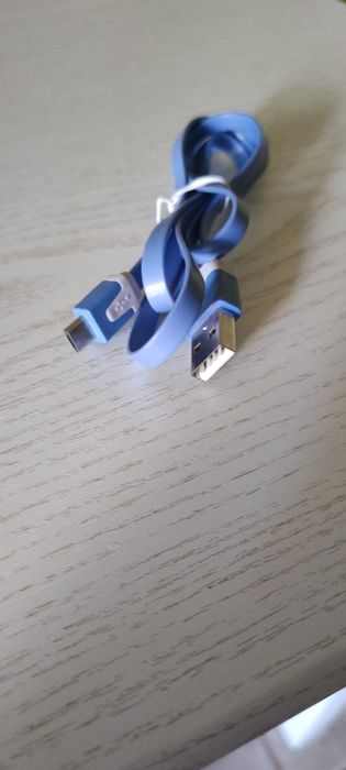 Încărcător auto  12-24 V  și cablu usb