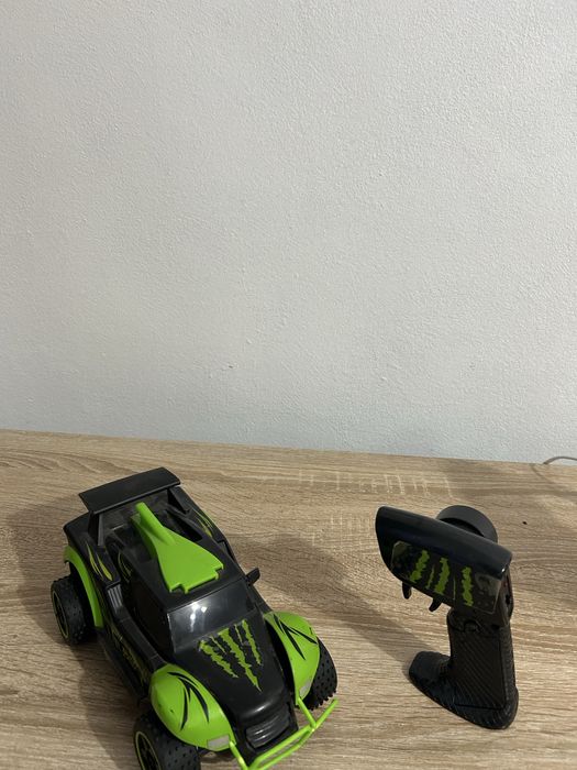 Masina cu telecomanda