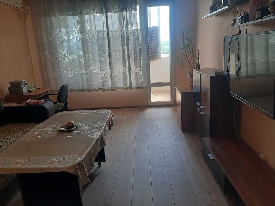 2ст+к,67 кв.м.,ет.6,ремонтиран,кв.Изток-долу
