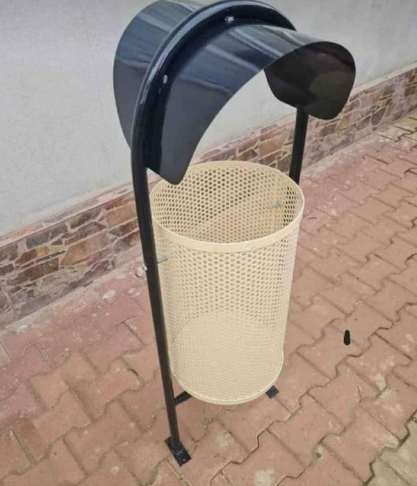Vand mobilier urban băncuțe si coșuri de gunoi gard fer forjat