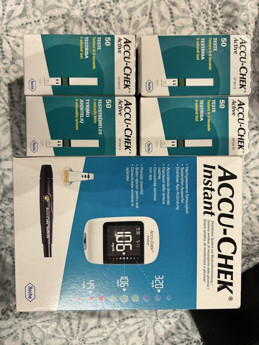 Vand aparat Accu Check cu 200 teste