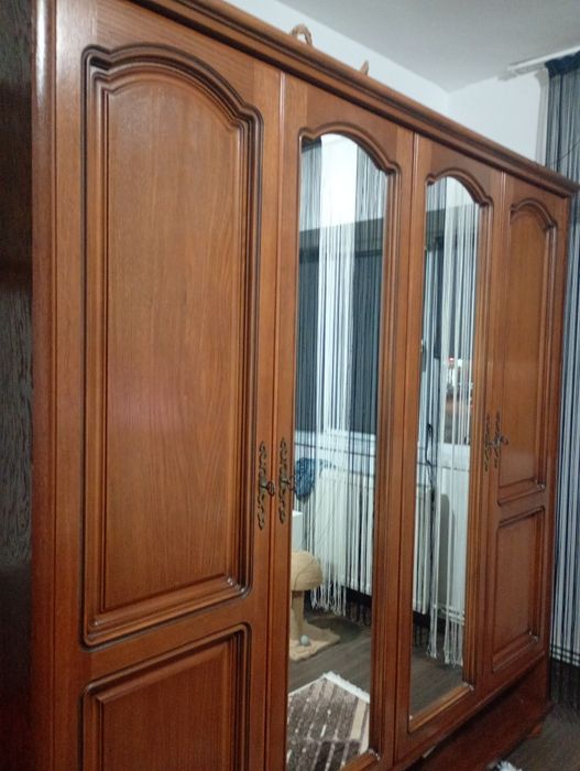 Șifonier in patru uși cu oglinzi