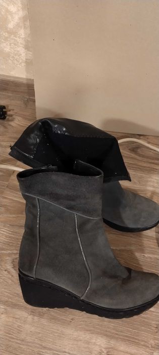 Дамски, запазени и топли боти.