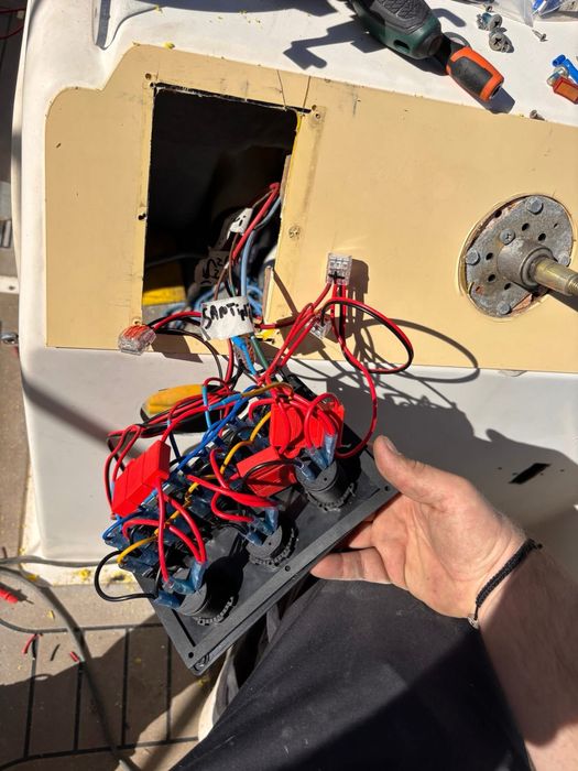 Electrician Ambarcatiuni