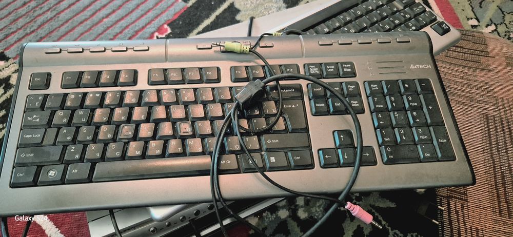 Клавиатура ва двд плеер.