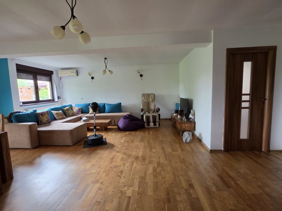 CONFORT PENTRU FAMILIE: Vila cu 5 camere si curte in Domnesti