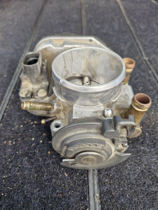 Дроселова клапа за Ауди 1.8 125к.с.