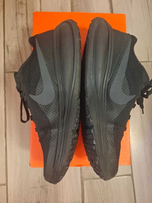 Дамски маратонки Nike Revolution