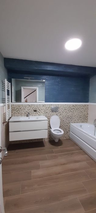 Inchiriez casă in duplex