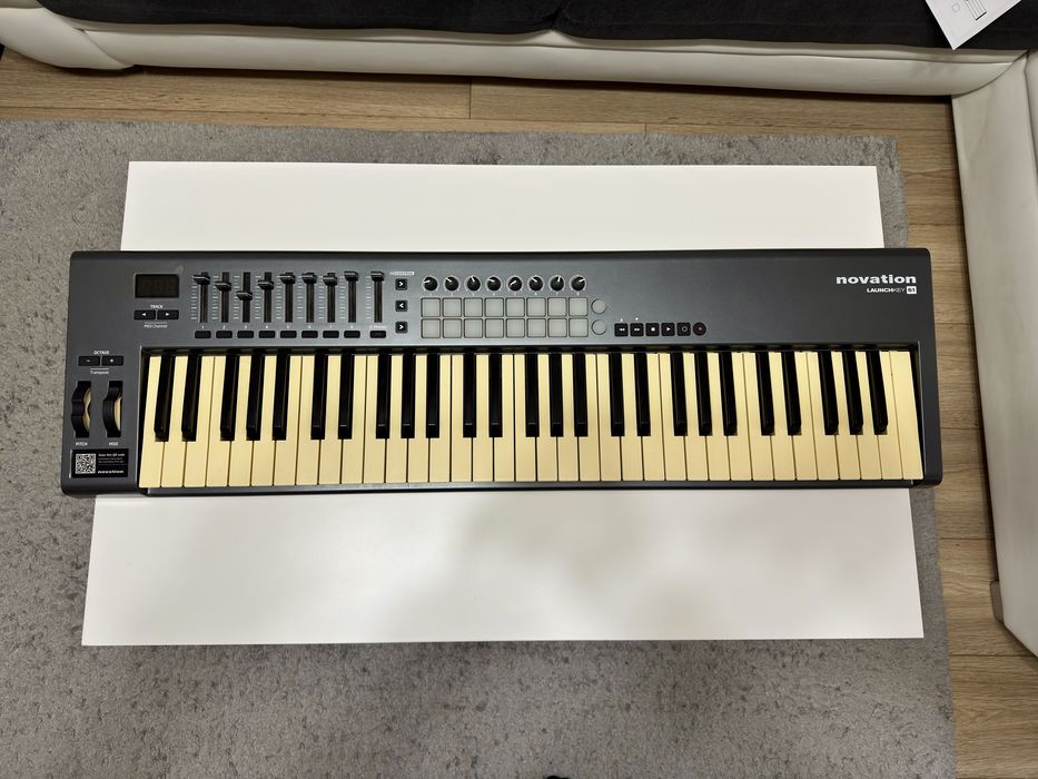 Clapa Midi Keyboard Novation Launchkey 61