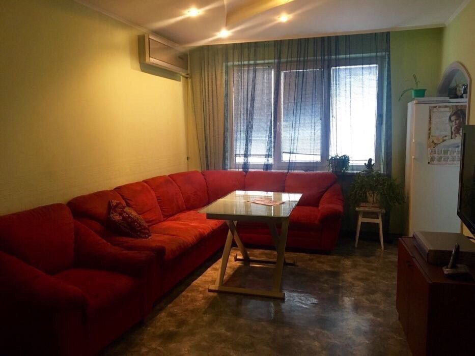 Беруний метро Шайхонтахурский район 2 комнатная  сотилади