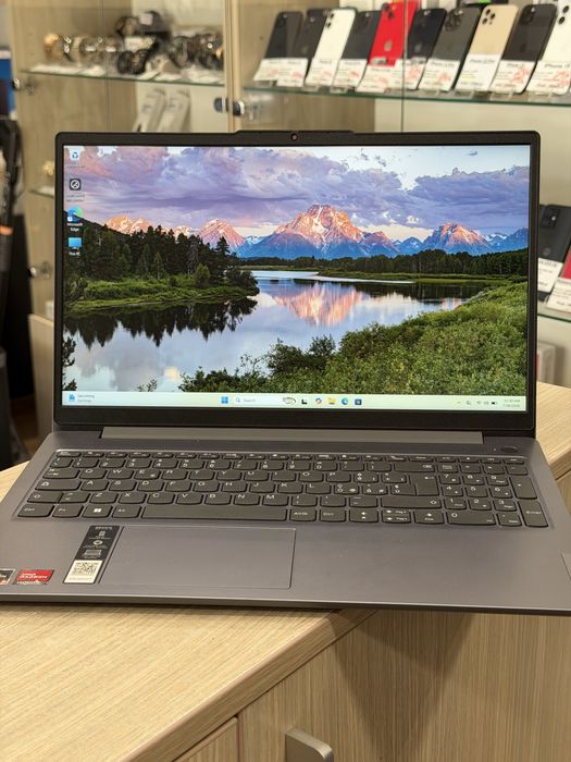 Laptop LENOVO IdeaPad 1 15" 15ALC7 - AMD Ryzen 5 5500 SSD 512GB/8gb Ram - Garantie !!!