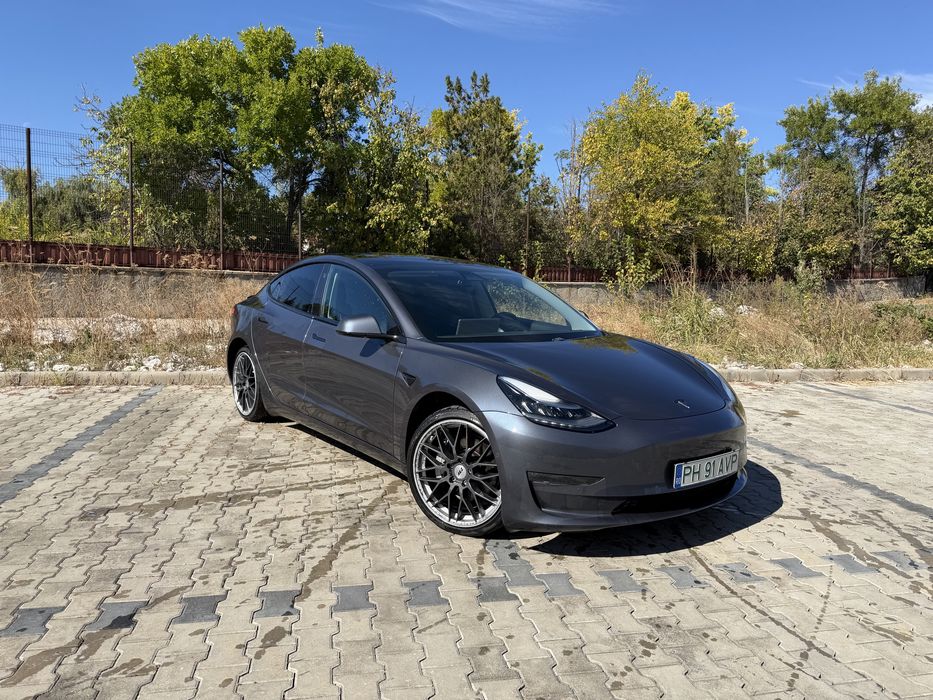 Tesla Model 3 Long Range