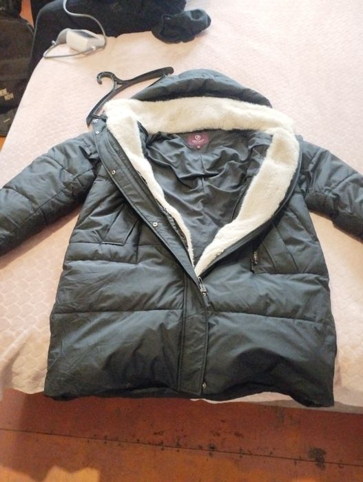 Продам куртку зимнию б/у.