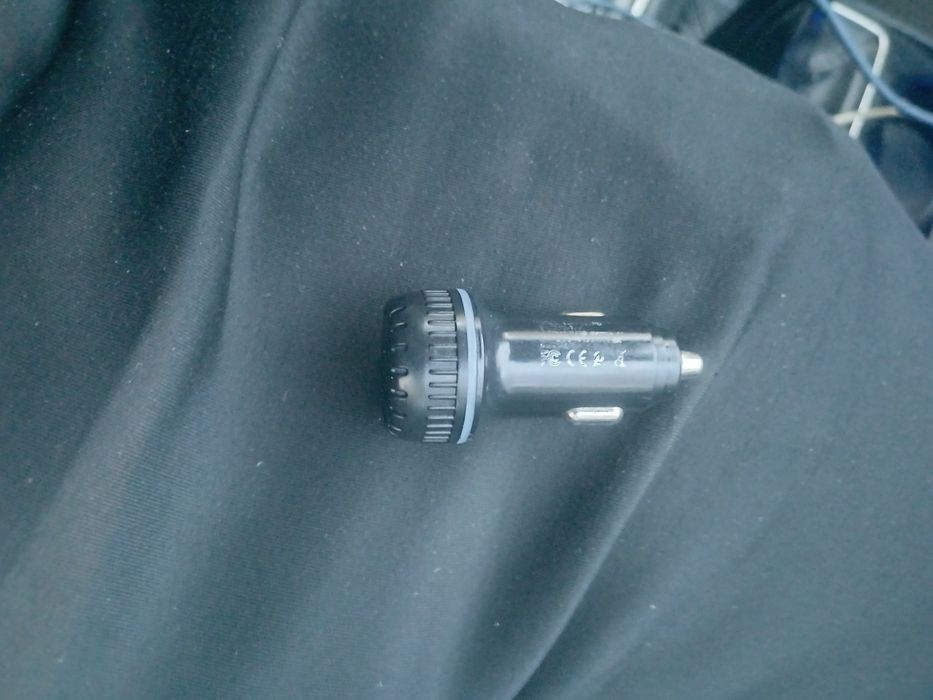 Адаптер в прикуриватель с 2 USB-портами.