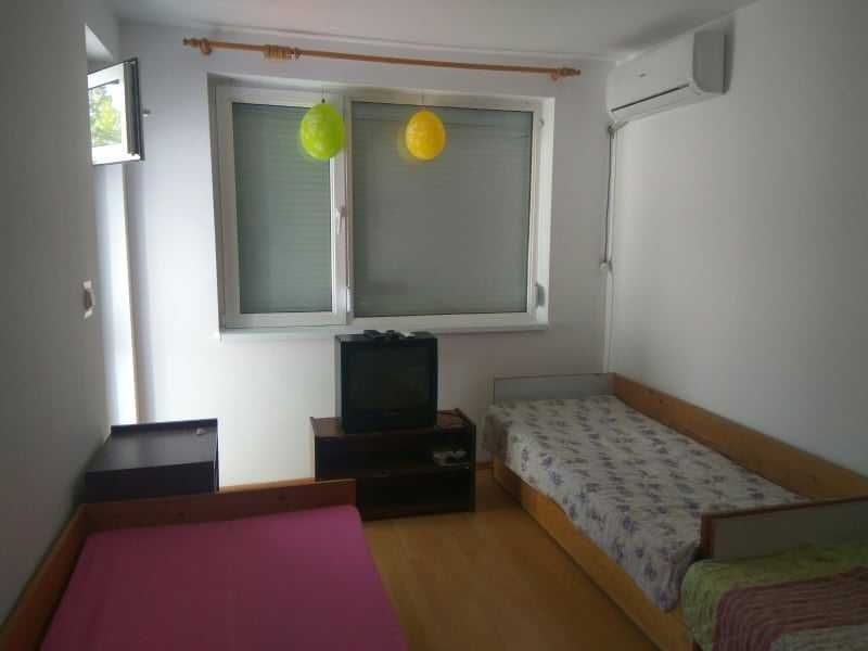 Дава се под наем Двустаен апартамент в Бургас, Славейков - 60 кв.м за 190 € - Снимка #2