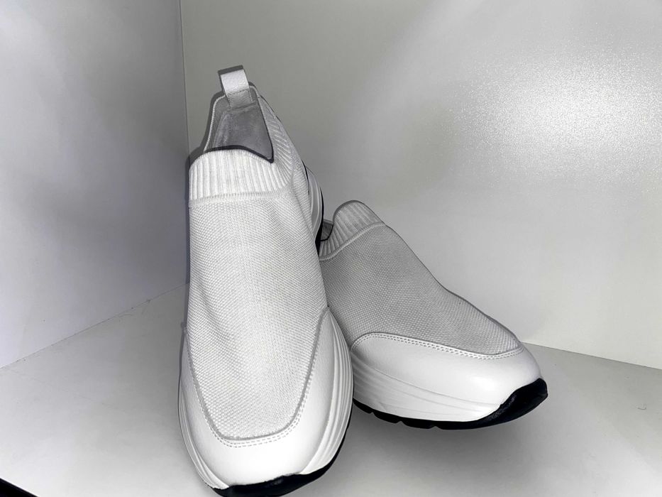 Sankt-Peterburgda oyoqlarimni (oyoq fetishini) yalab qoyaman