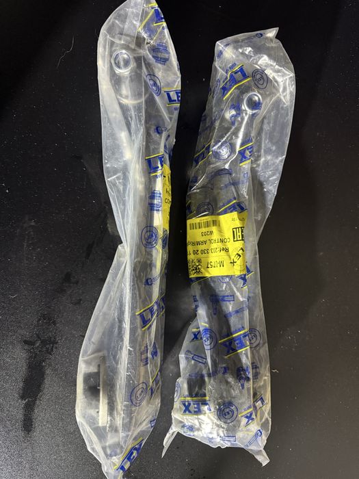 Комплект предни долни носачи ляв-десен за Mercedes C class W203