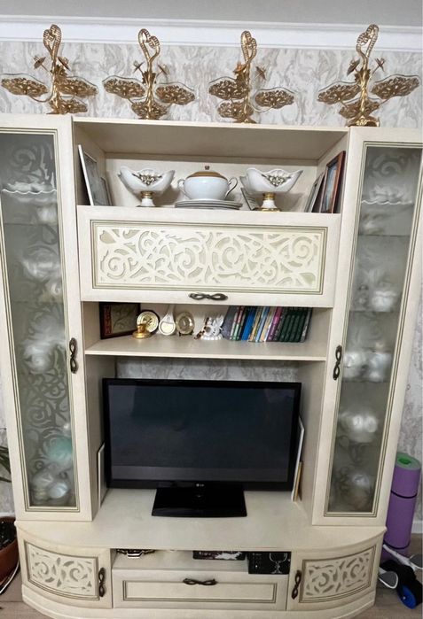 Продам шкаф для гостинной