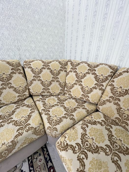 Продаю угловой диван