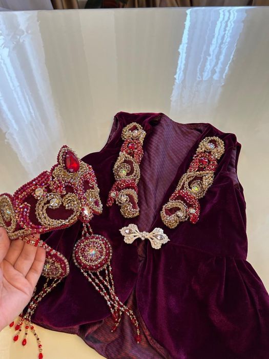 Камзол и диадема для девочки 4-5 лет