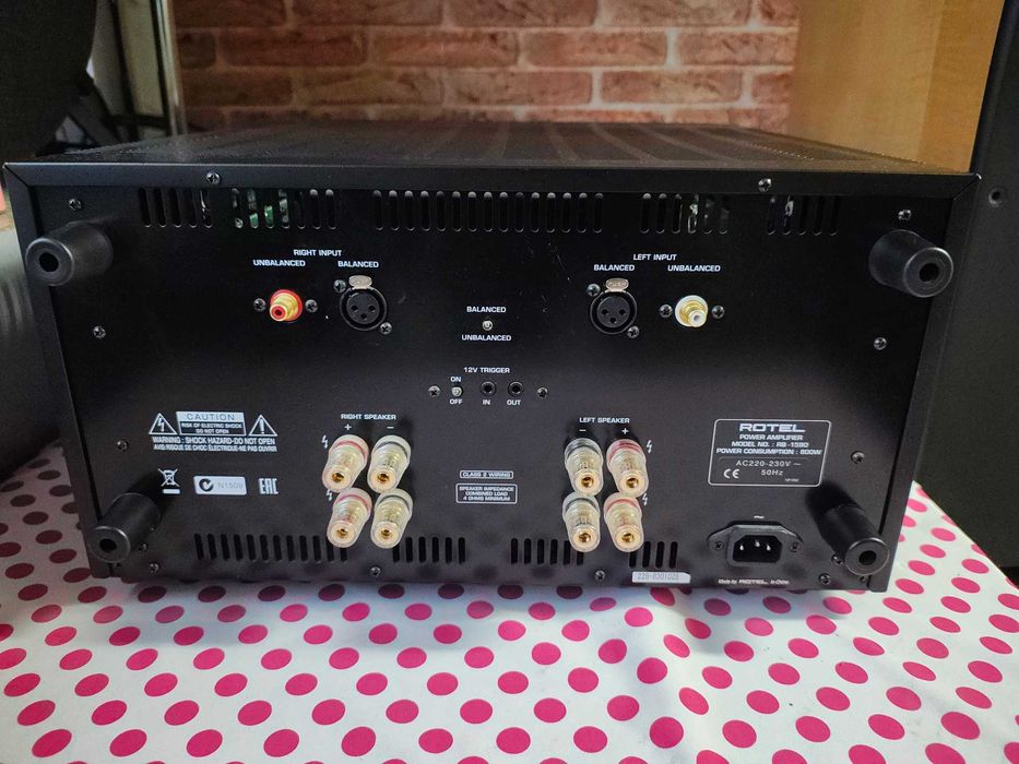 Statie, Amplificator de putere Rotel RB-1590, 350W/8Ω Negru.