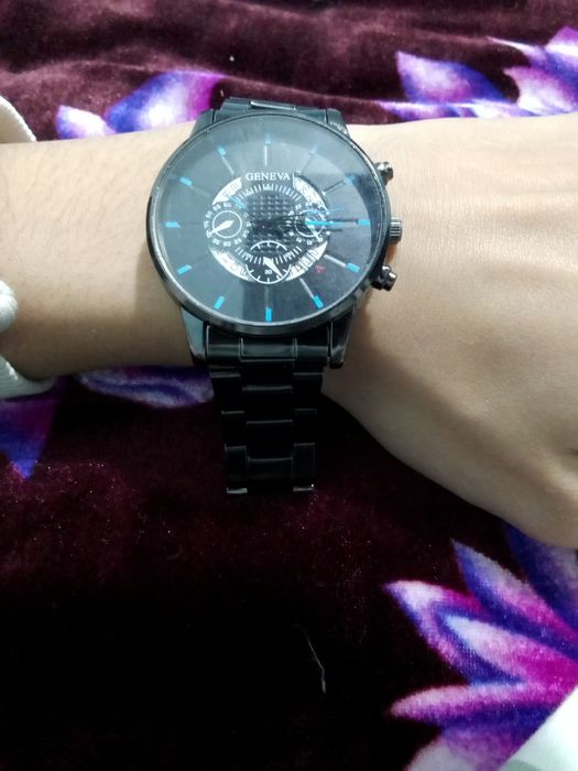 Новые часы стильные.