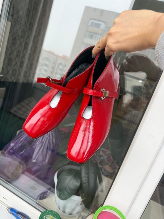 Красный туфли удобные