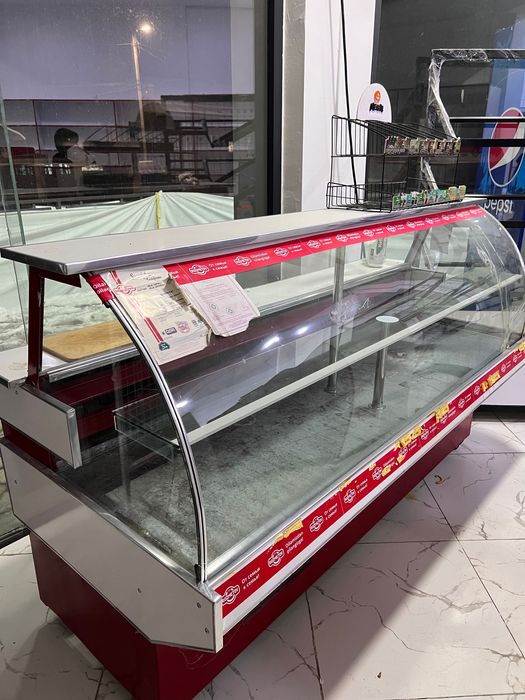 Витринная холодильник большой
