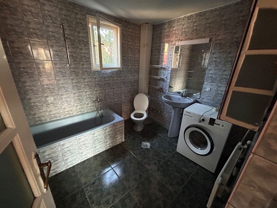 Închiriez apartament 3 camere