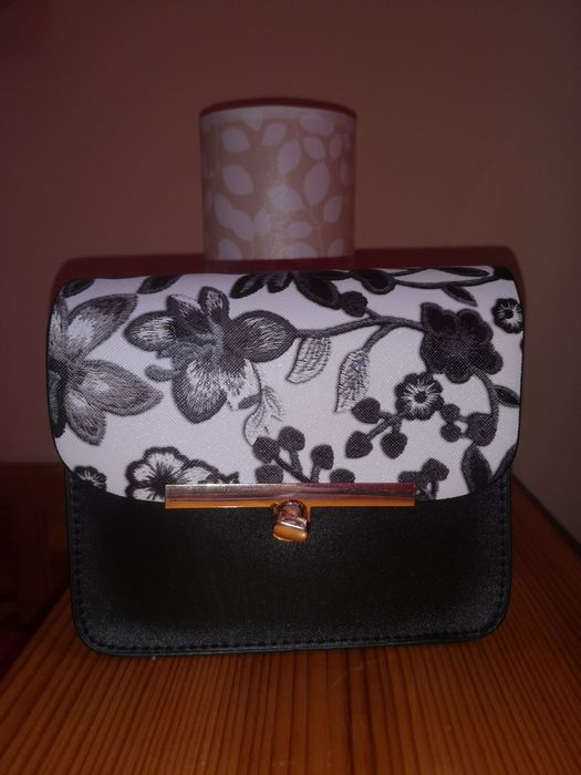 Дамска малка чантичка