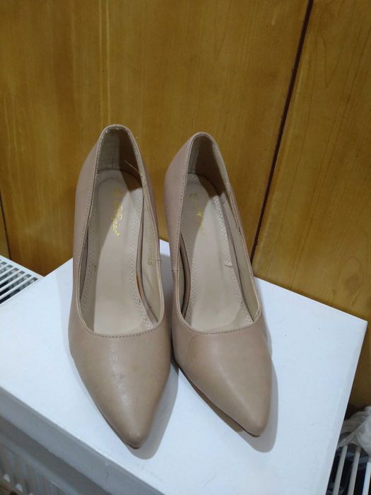 Продавам дамски обувки