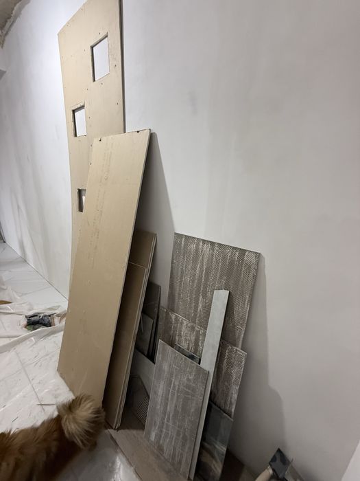 Отдам обрезки кафеля и столешницы с подоконика гипсокартон