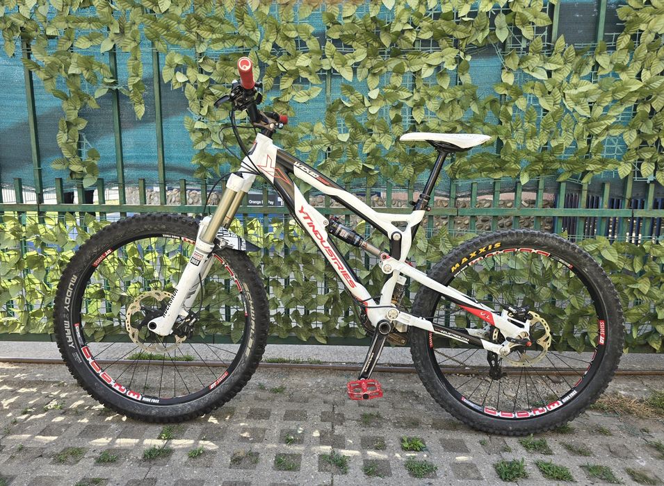 Bicicleta YT Wicked, 26".