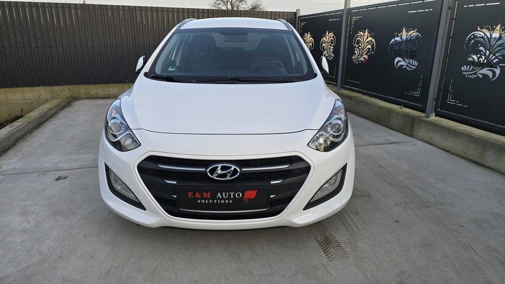 Hyundai i30 blue 1.6 CRDi YES! Gold