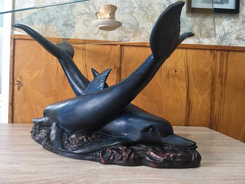 Керамична масичка с делфини подходяща за басейн