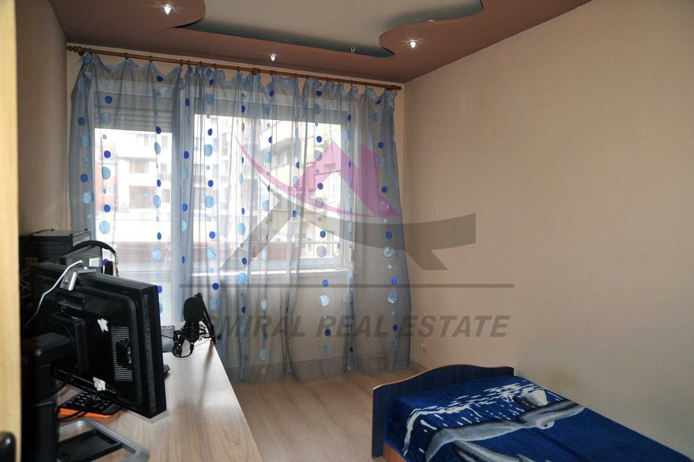 Продава се Четиристаен апартамент в Варна, Зимно кино Тракия - 92 кв.м за 1957 €/кв.м - Снимка #3