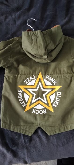 Продам детскую куртку