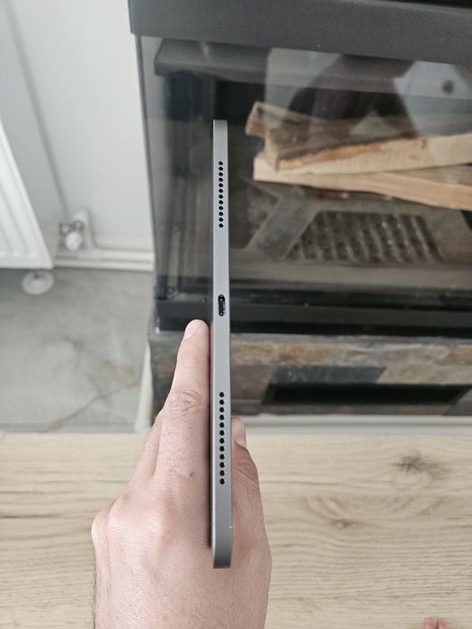 iPad Air 5 M1 \ impecabila \ 40 incarcari \ Husa si folie \ incarcator