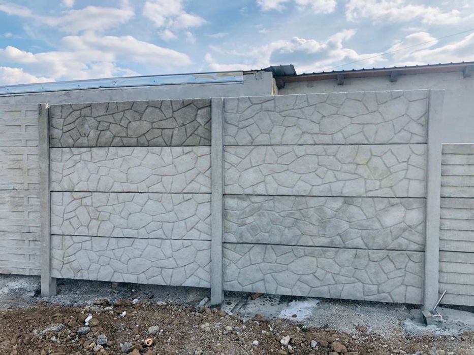 Garduri beton din placi si stalpi