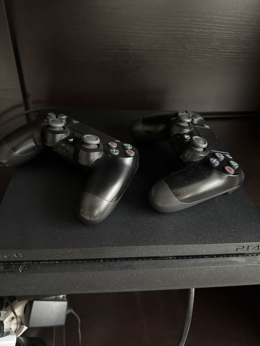 Sony Playstation 4, 1 tb, в отличном состоянии, имеются игры, торг