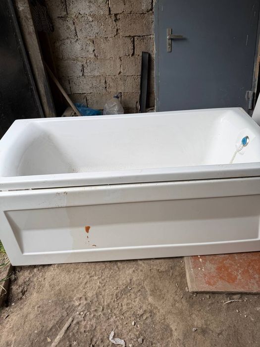 Продам ванну унитаз и тумбочку с раковиной комплект