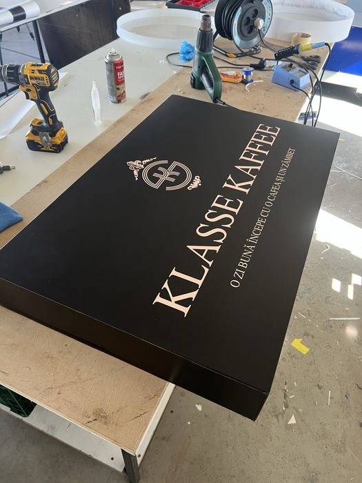 Casete luminoase din banner sau plexi